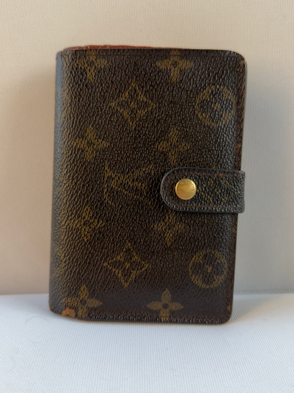 Louis Vuitton Monogram Kiss Lock Wallet Vintage Weak Snap Edge Shows Wear